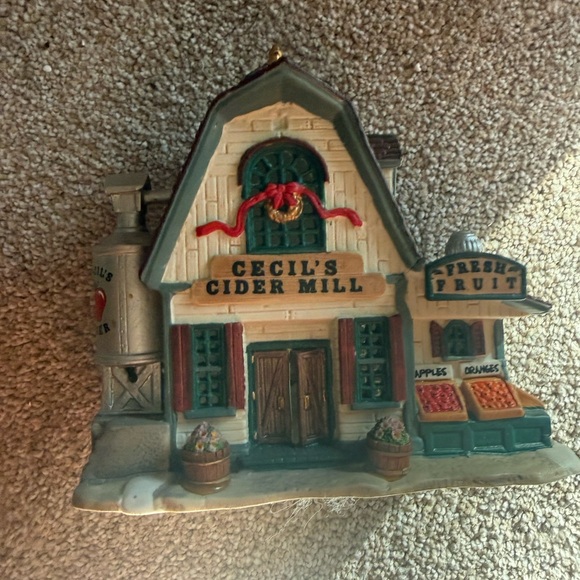 Festive Holiday Cider Mill Decoration - Picture 4 of 5